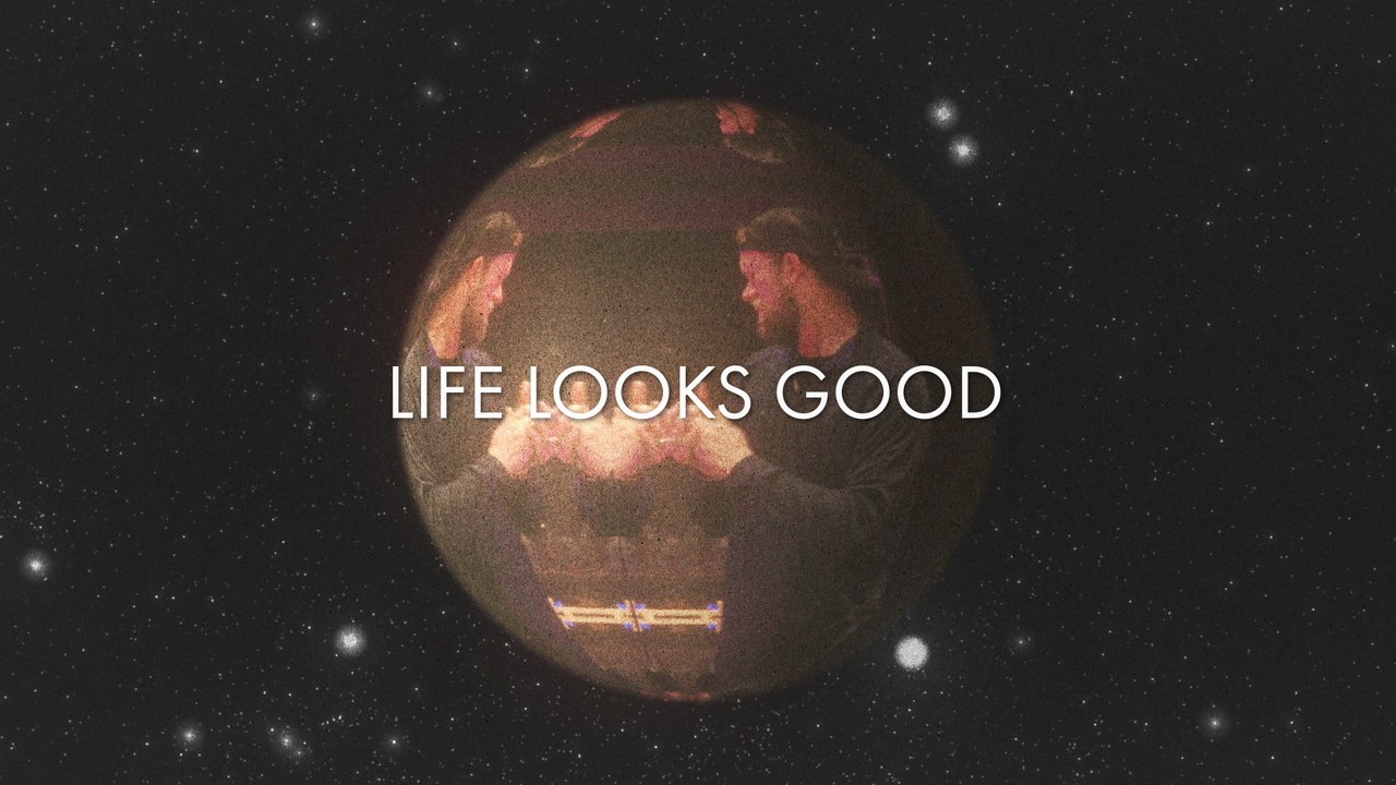 Florida Georgia Line - Life Looks Good (Lyric Video)