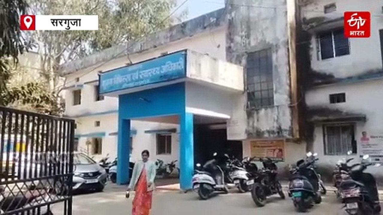 डाक्टर नर्स नदारद थे, स्वीपर ने कराया प्रसव, नव...