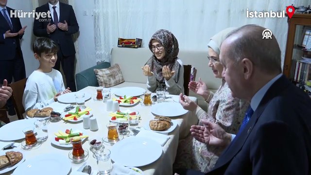 Cumhurbaşkanı Erdoğan, İstanbul'da Kayacık ailesinin iftar sofrasına konuk oldu
