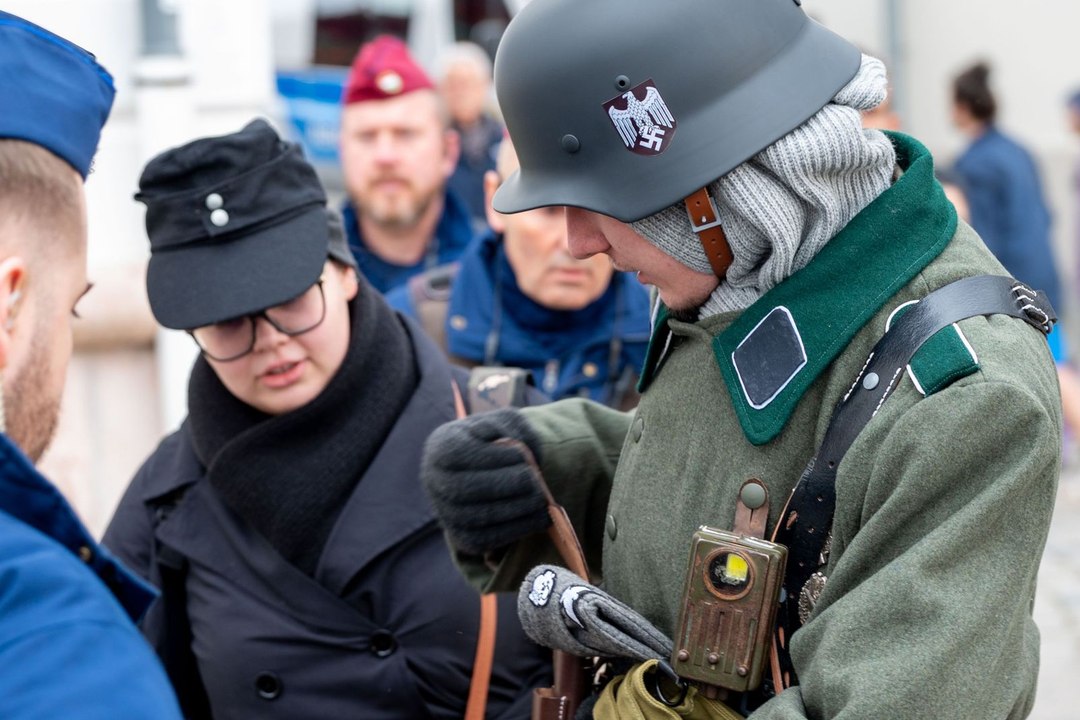 Ungarn: Wenn Neonazis mit Hakenkreuzen marschieren, aber Antifaschismus verboten wird