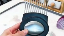Effortlessly Slice Onions with This 1-Piece Colorful Onion Slicer