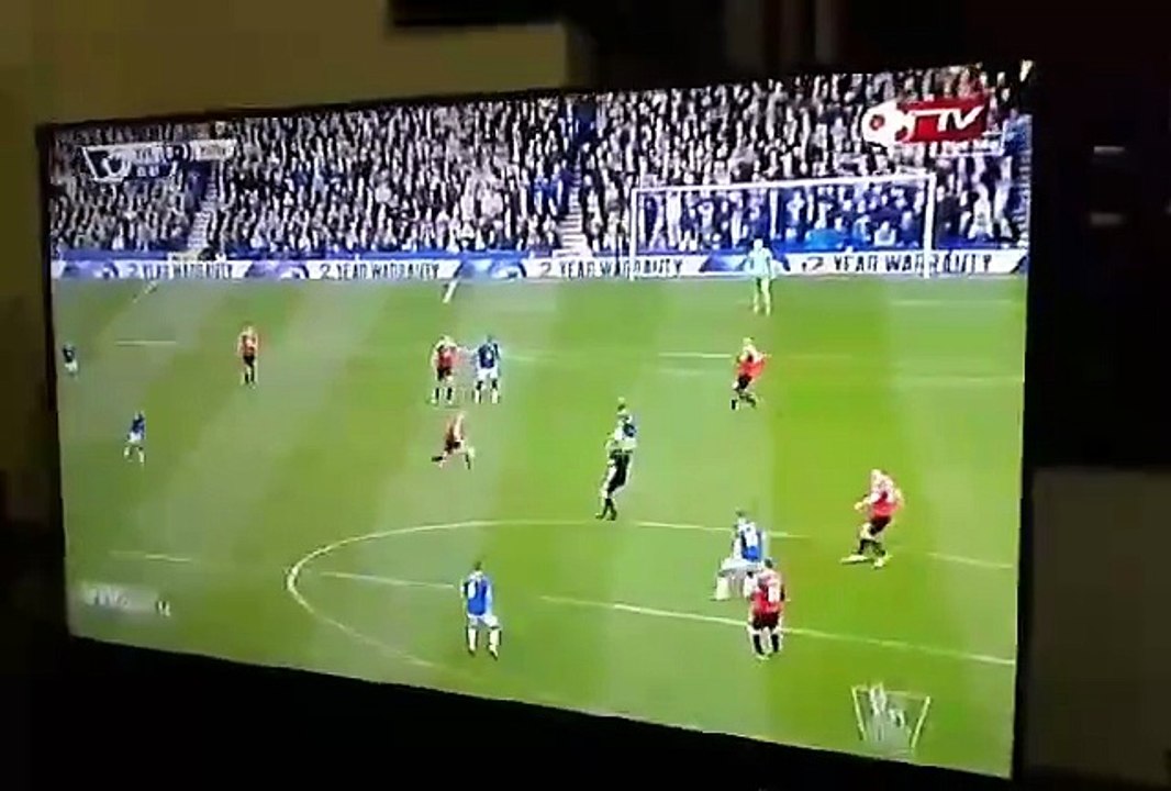 Xem lại bàn thắng nâng tỷ số lên 3-0 của Wayne Rooney trong Trận Đấu gặp Everton