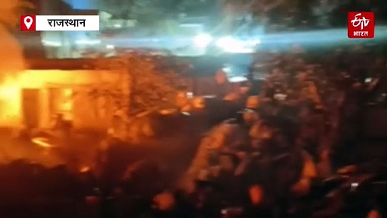 भिवाड़ी के कबाड़ गोदाम में भीषण आग, दूर तक दिखी लपटें और धुआं