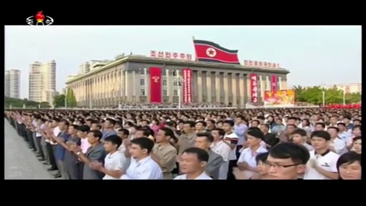Comício na cidade de Pyongyang em comemoração ao teste bem-sucedido de explosão de ogiva nuclear de 2016