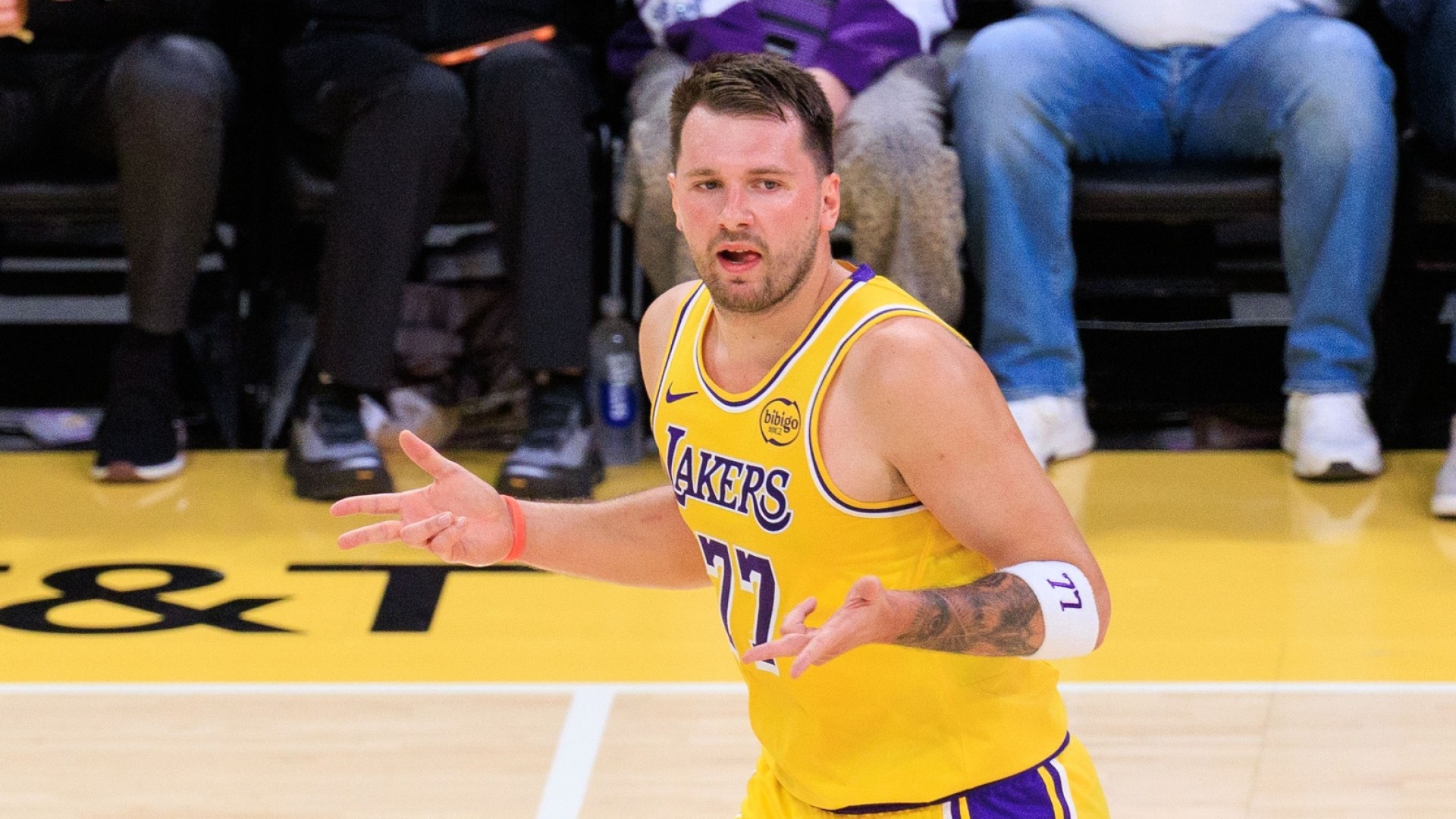 NBA : Doncic et les Lakers remportent un derby chaud bouillant