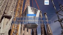 Sagrada Família sięga nieba - monumentalny krzyż już na szczycie