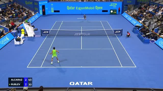 Doha - Alcaraz écarte Rublev et jouera Fils en finale