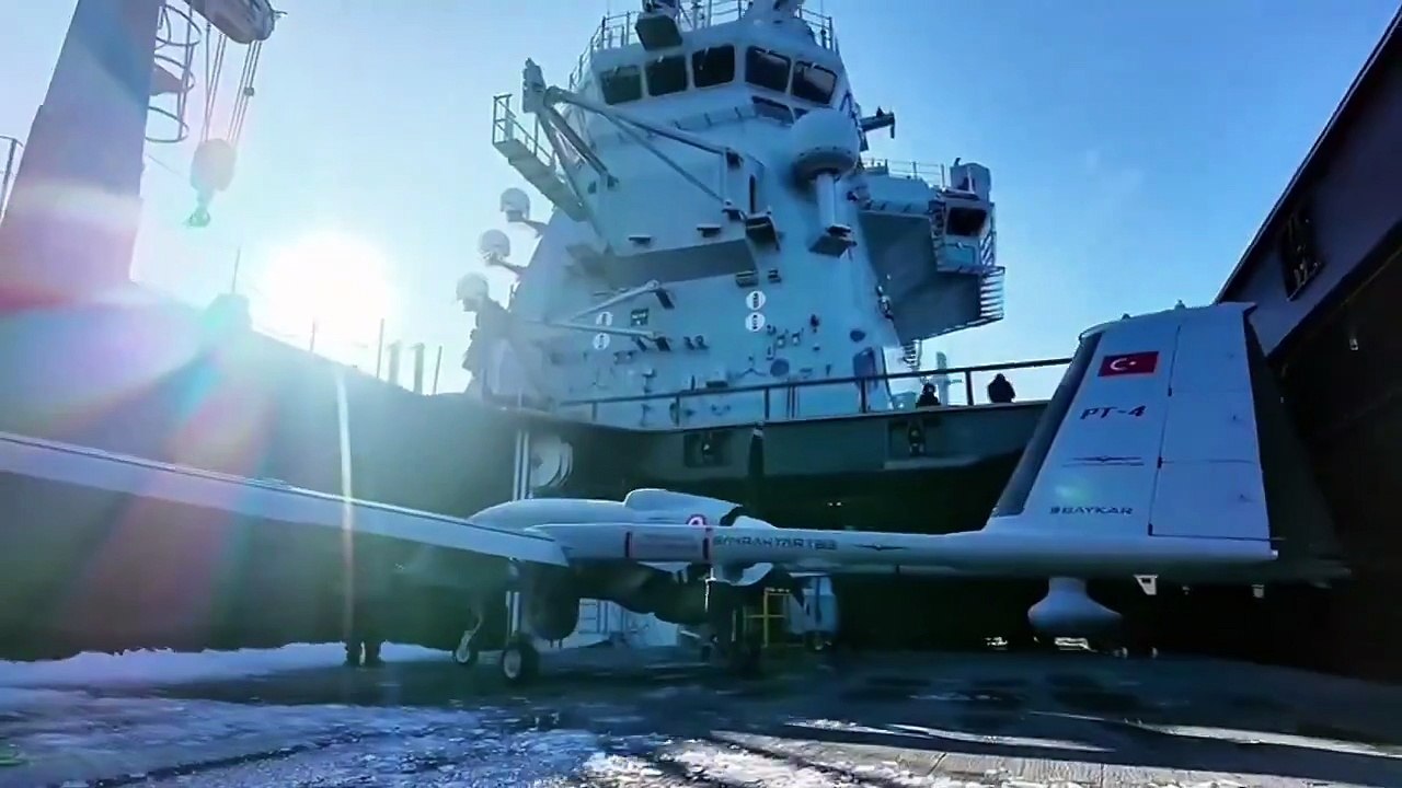 Türkiye bir dönem bunlarla terörle mücadele ediyordu! Türker Ertürk’ün rezil kepaze olduğu anlar