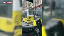 Fatih'te 3 İETT otobüsü durağa yanaşırken kaza yaptı