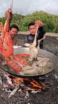 Eating FRESH Boiled Lobster & Chicken! 🦞🍗