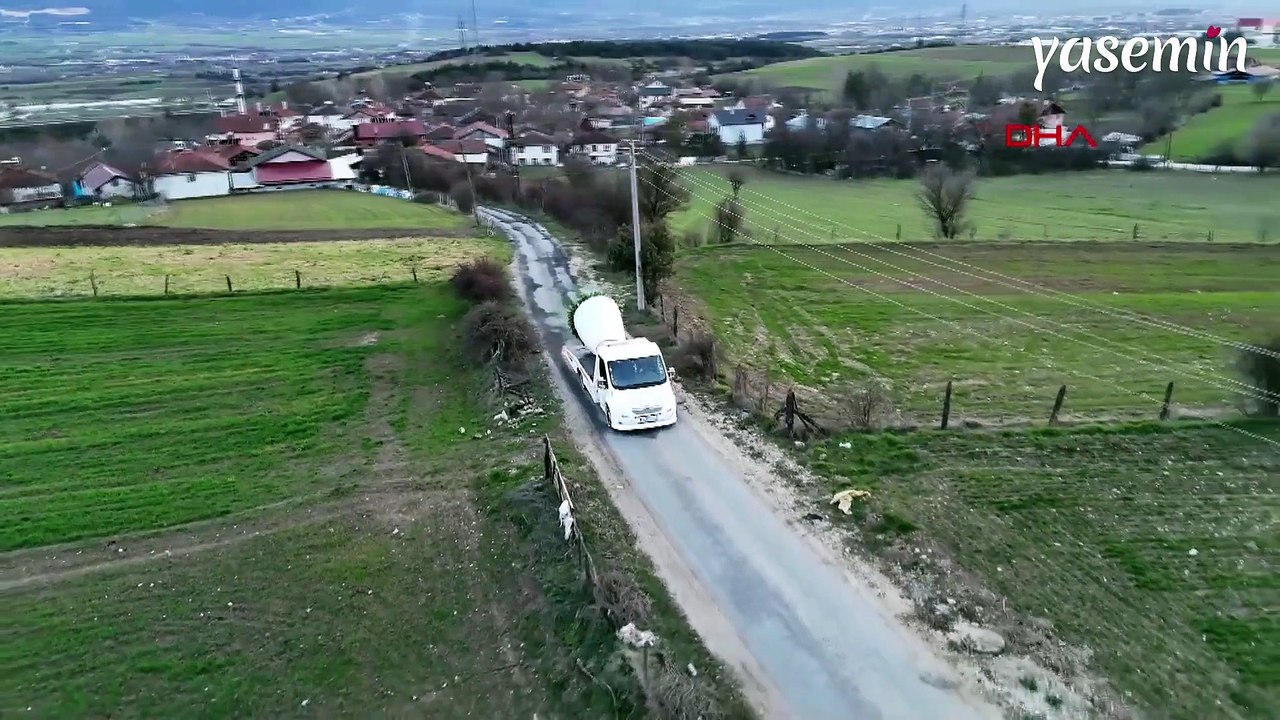 Böylesi görülmedi! Oto kurtarıcı üzerine yerleştirdiği dev buketle evlilik teklifi etti