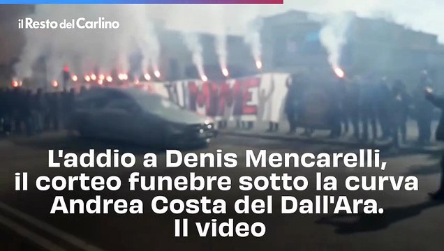 L'addio a Denis Mencarelli, il corteo funebre sotto la curva Andrea Costa del Dall'Ara. Il video