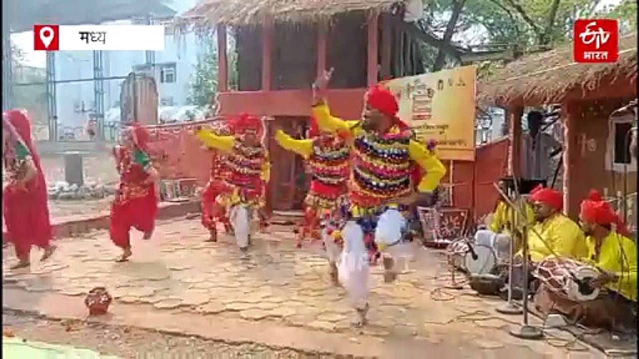 सेंट्रल यूनिवर्सिटी में राष्ट्रीय नाट्य समारोह में लोक नाट्य पर संवाद, बुंदेली लोकनृत्य सेंट्रल यूनिवर्सिटी में राष्ट्रीय नाट्य समारोह मेंने बांधा समा