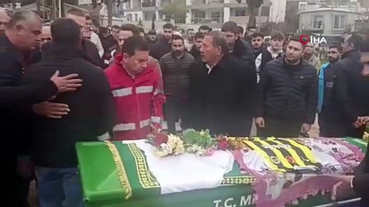 Milas Öykü’süne Ağlıyor! Tabutuna Fenerbahçe Forması Örtüldü, Sınıf Arkadaşları Çiçeklerle Veda Etti