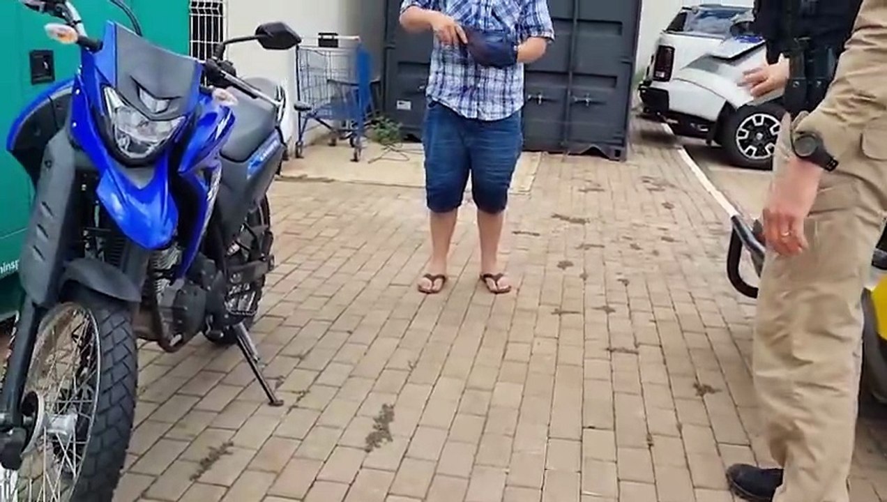 Homem é detido pela PM após ameaçar companheira na presença da filha