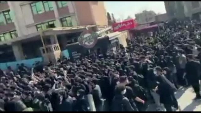 Iran, la protesta all'Università di Teheran: Lunga vita allo scià