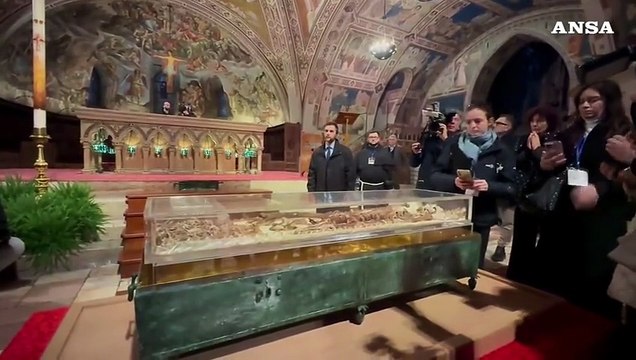 Assisi, iniziata l'ostensione delle spoglie di san Francesco