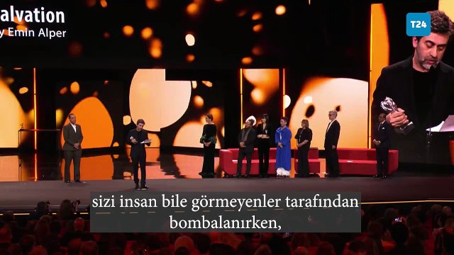 Emin Alper’den ‘Gümüş Ayı’ konuşması: Rojava’da hakları için mücadele eden Kürtler; Osman Kavala, Selahattin Demirtaş, Ekrem İmamoğlu, yalnız değilsiniz