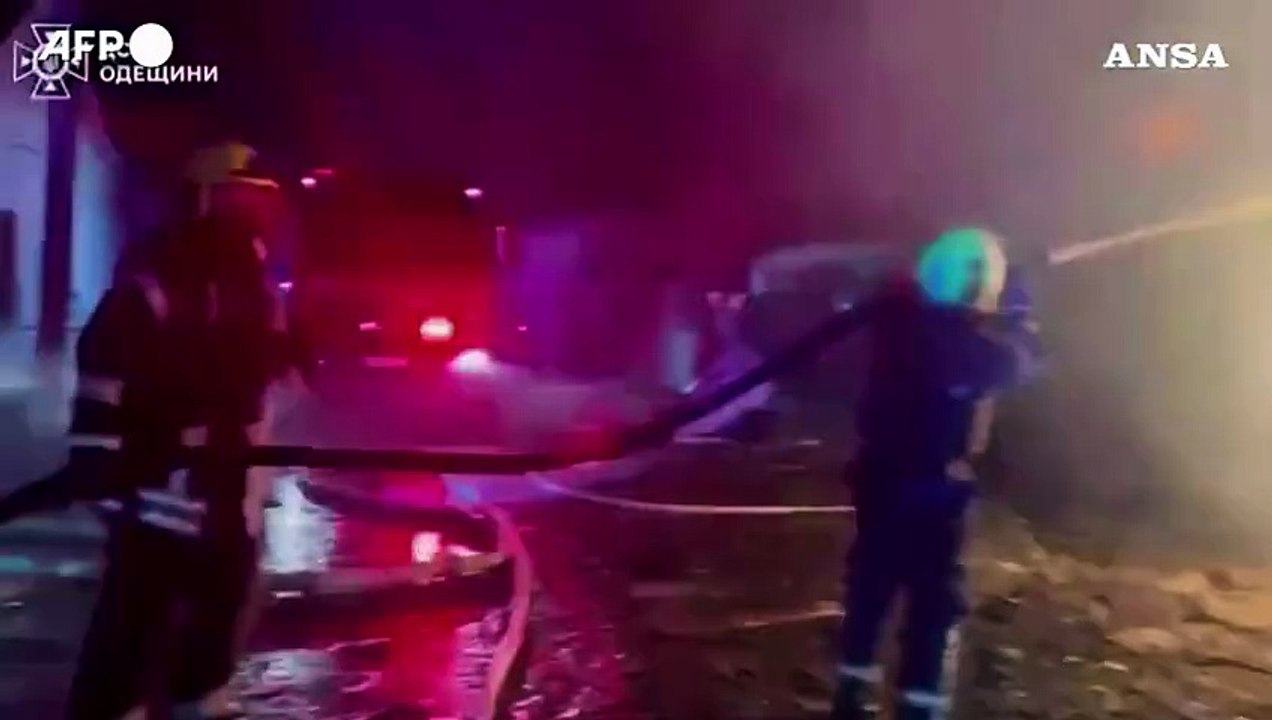 Ucraina, droni russi su Odessa: un ferito e case in macerie