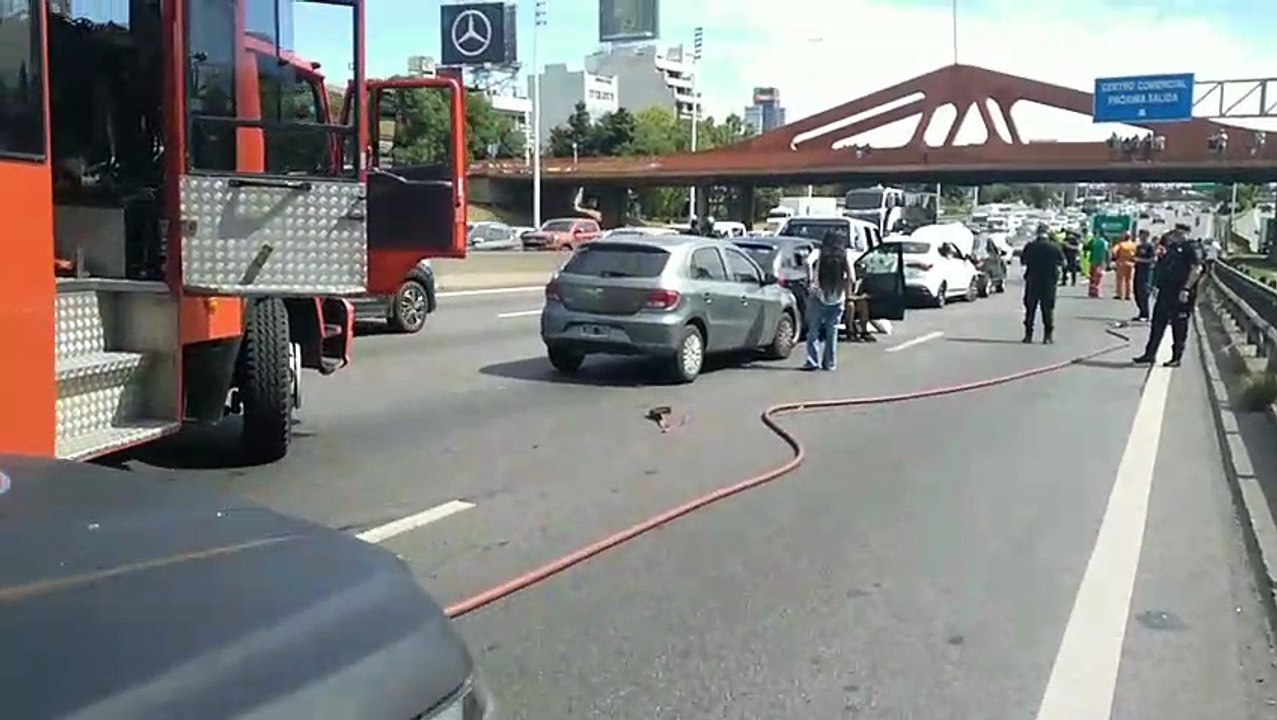 Choque múltiple entre siete autos en General Paz: 12 heridos