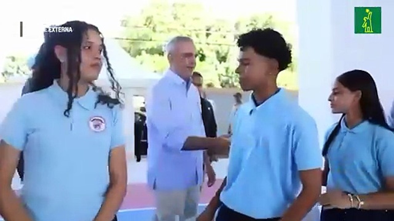 Abinader invita a los jóvenes a aprovechar oportunidades digitales y becas del Mescyt