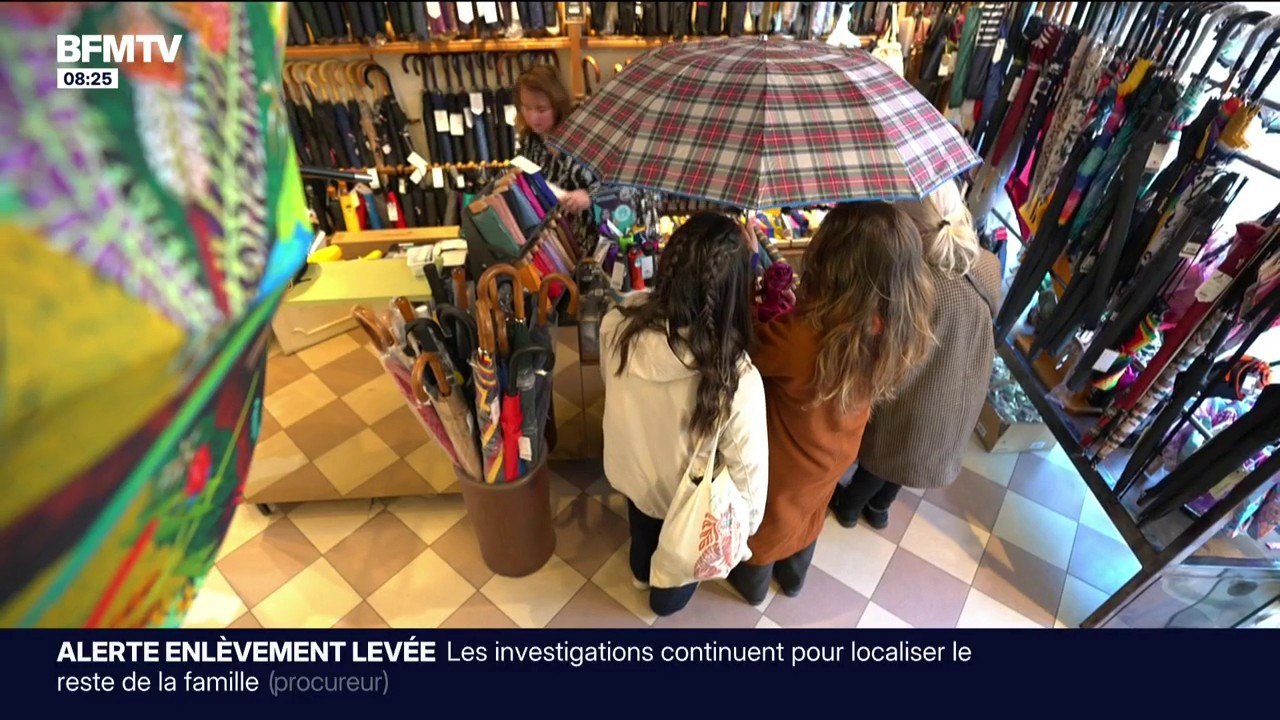 À cause des records de pluie, les ventes de parapluies explosent