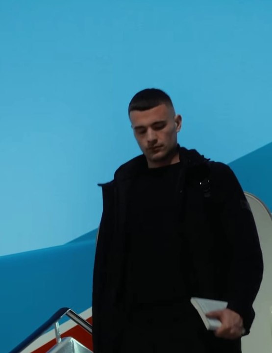 Il Napoli viaggia con stile verso Bergamo: eleganza e concentrazione per gli azzurri