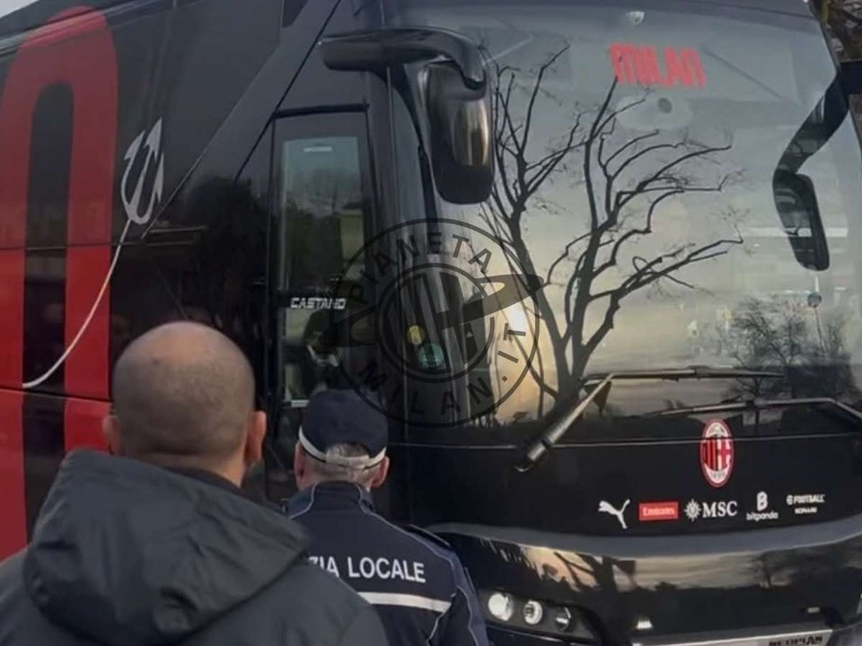 VIDEO, Milan-Parma: pullman rossonero arrivato a San Siro | PM News