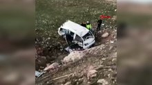 Gercüş’te kamyonet uçuruma yuvarlandı:3 ağır yaralı