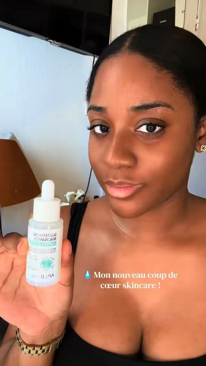 J'ai un code pour vous mes stars une réduction de 5% sur vos achats avec le code « DBBRIT25 » J'ai testé le sérum APLB Glutathione Niacinamide et je suis fanHydrate & apaise la peau et Illumine et unifie le teintProduit offert par Yesstyle