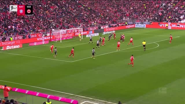 Bayern Munich - La boulette du gardien de l’Eintracht sur l’ouverture du score