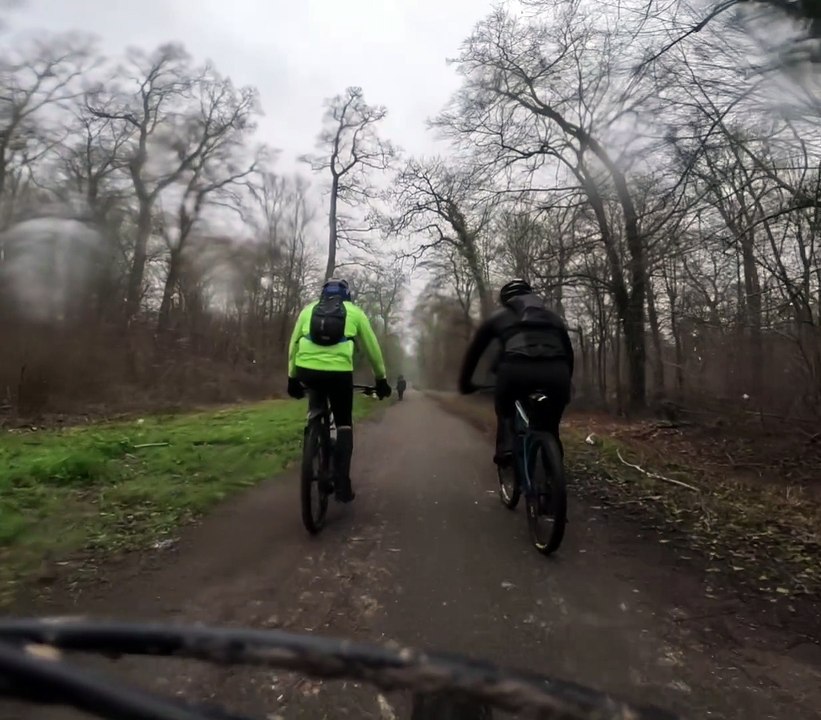Vidéo Vtt Petite sortie à 4 courageux 😅 Avec de la neige et la pluie 😍
