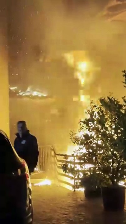 Incendio a Pietramurata: fiamme si propagano tra le abitazioni in via Alla Busa