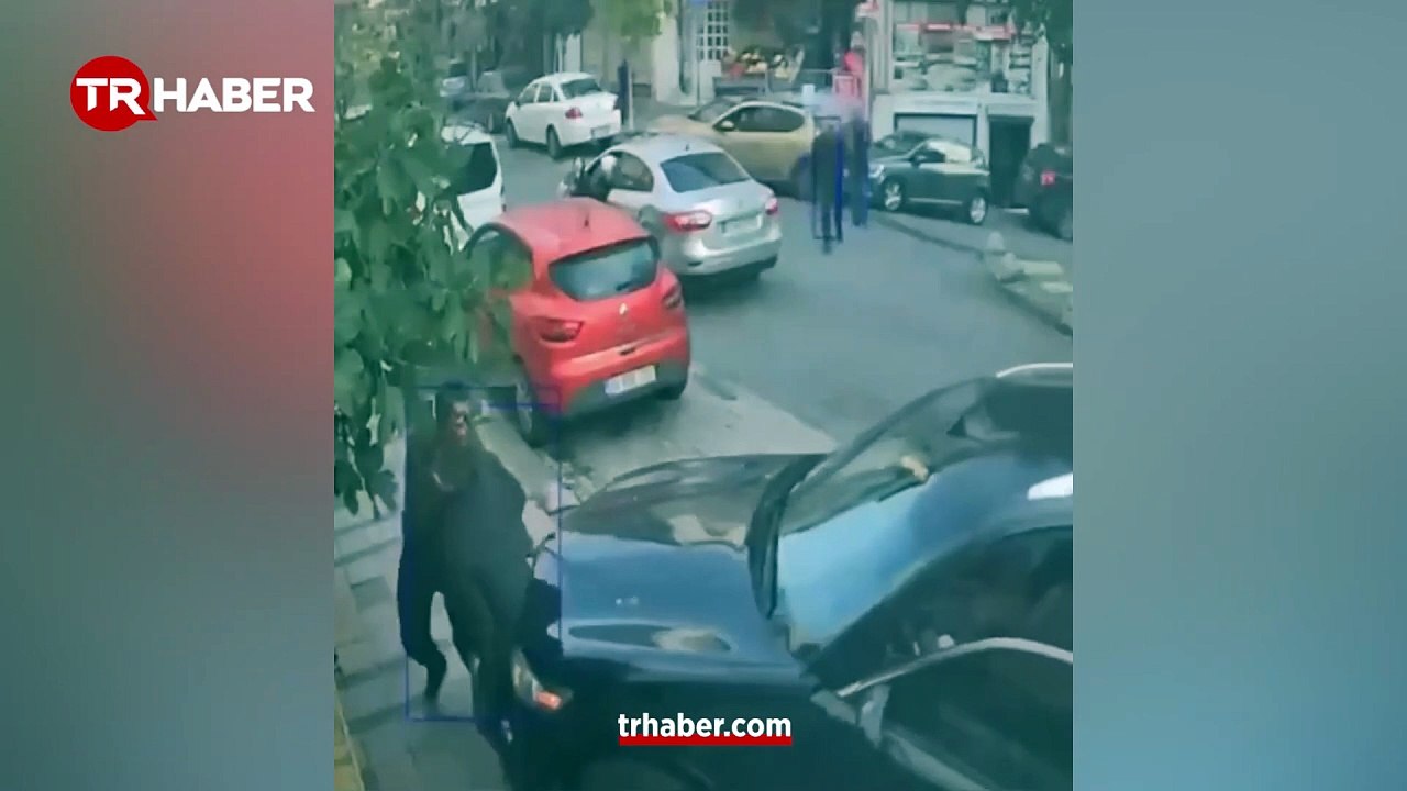 Filmleri aratmayan anlar yaşandı! Sürücü aracından düştü: Adam sonra altında kaldı!