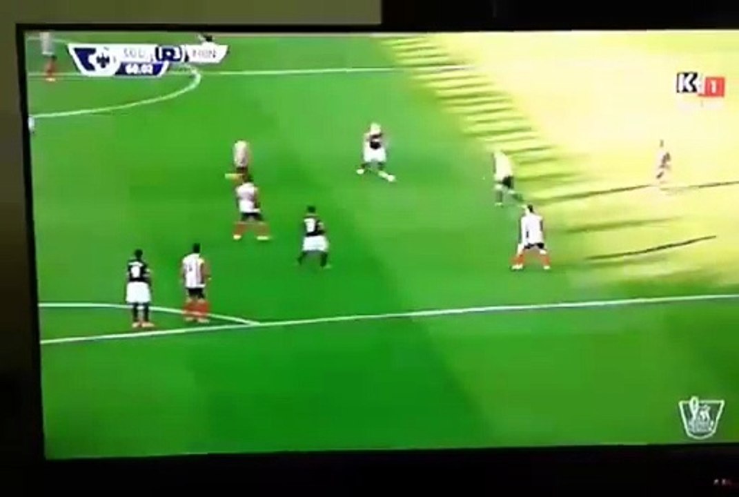 Bàn thắng nâng tỷ số lên 3-1 của Anthony Martial trong Trận Đấu gặp Southampton