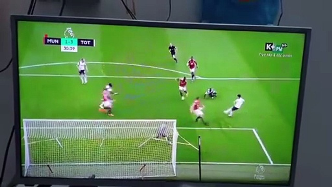 Xem lại bàn thắng nâng tỷ số 3-1 của Harry Kane trong Trận Đấu gặp Manchester United