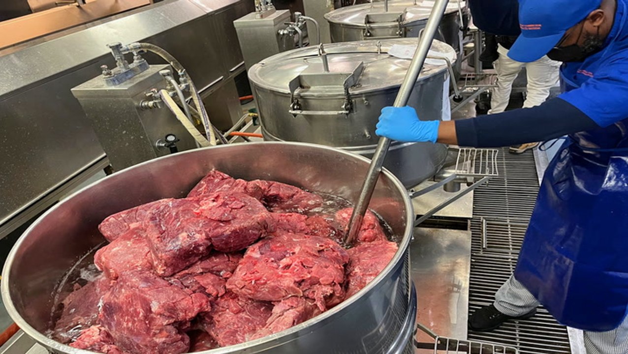 How Rikers Island jail makes 7 million meals a year