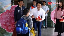 開學日發「健康御守」宣導無菸城市 蔣萬安要孩子勸導禁菸