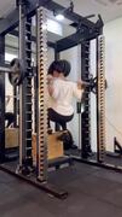 Woman Fall From Box While Performing Step‑Ups on a Smith Machine