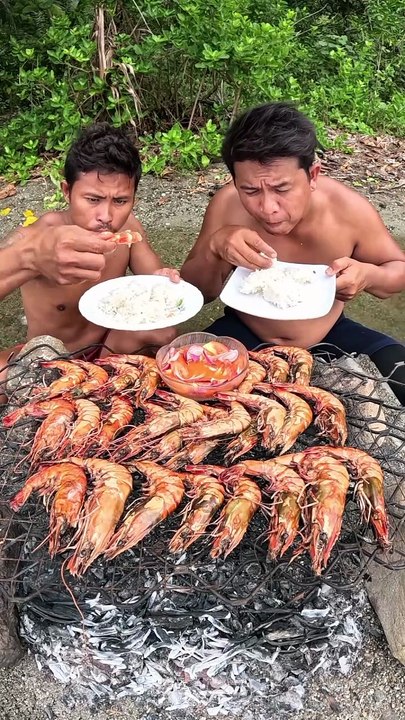 Grilling 50+ HUGE Prawns Outdoor! 🦐