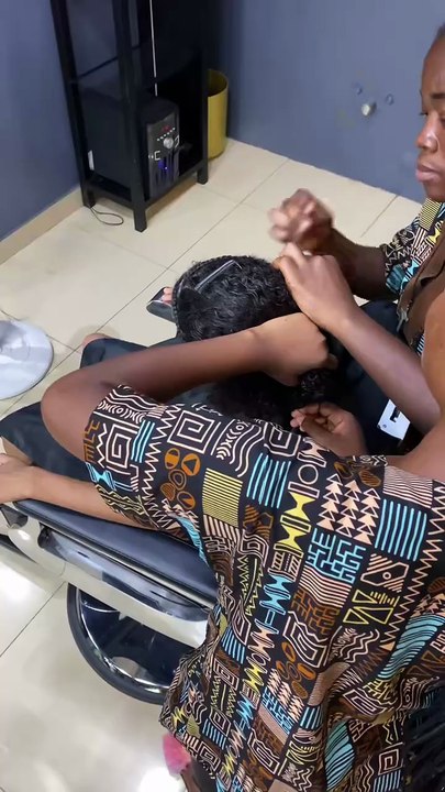 Le style à La Klinik ! #LaKlinik #Togo #Lome #togolais228🇹🇬 #Barbershop
