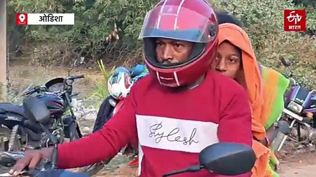 व्हील चेयर पर एग्जाम देने पहुंची, पैरों से लिखी कॉपी, ओडिशा के लक्ष्मी की कहानी