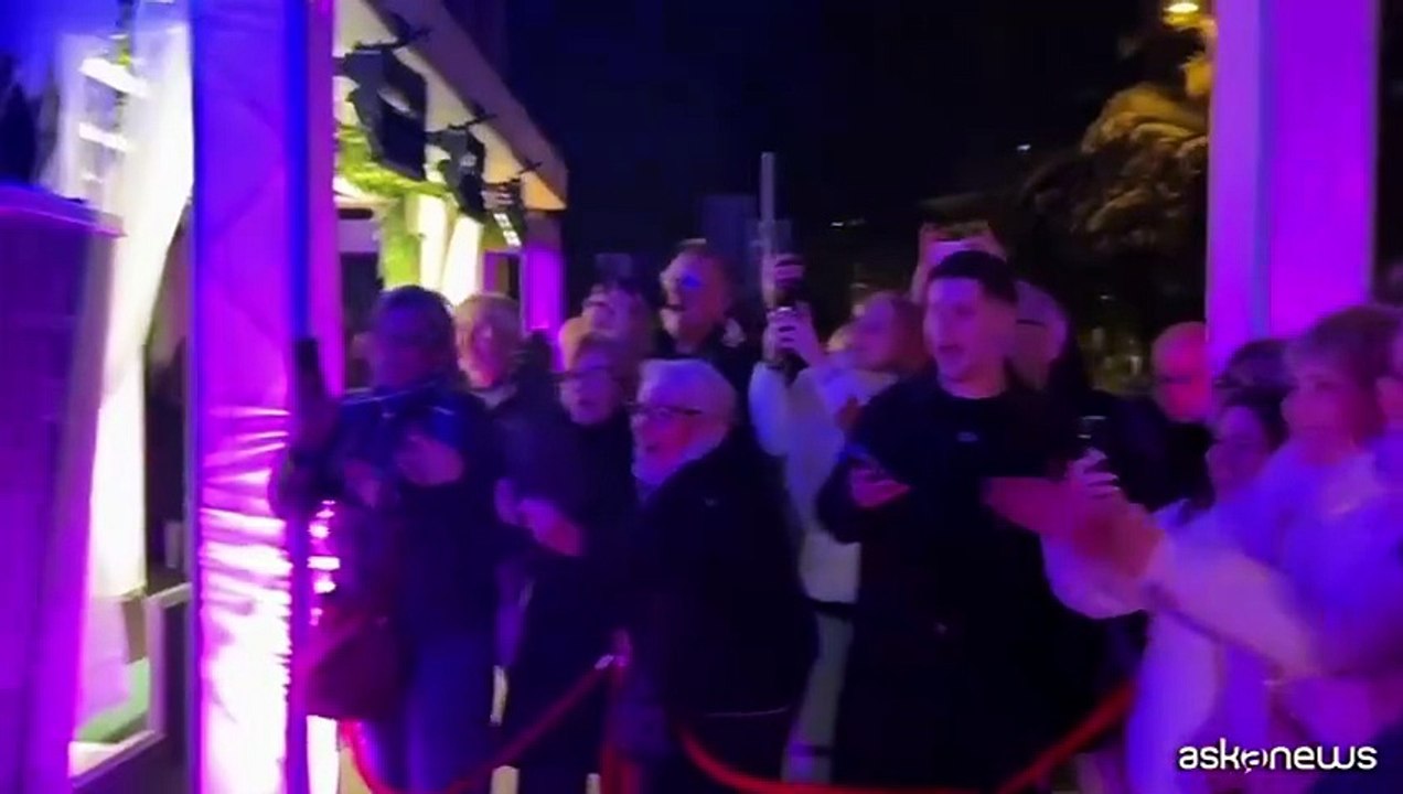 Sanremo, bagno di folla per gli artisti: "Un'emozione sempre grande"
