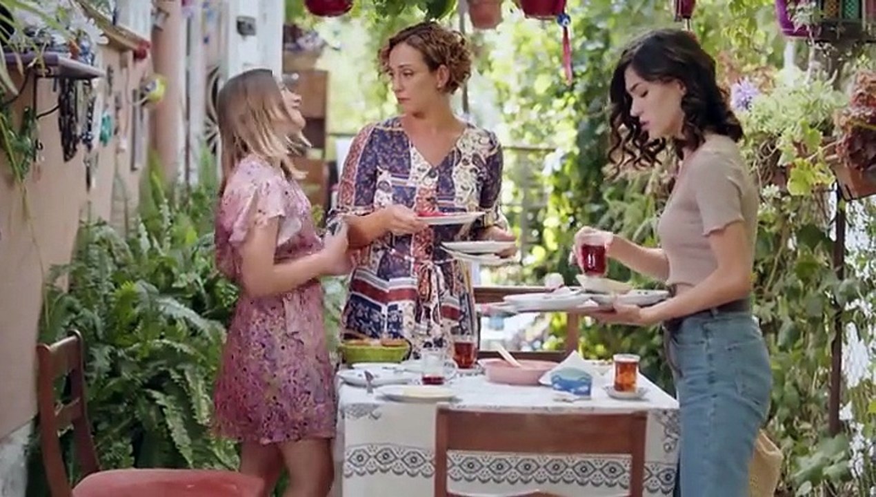 Broken Lives S01 Episode-01 Turkish Hindi/Urdu Dubbed/ [MULTI-SUB] Love-Story Drama