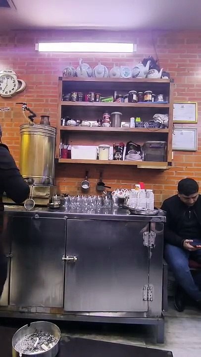 Iskan'daki bir kahvehanede Irak çayı içtim! Resmen tadı damağımda kaldı