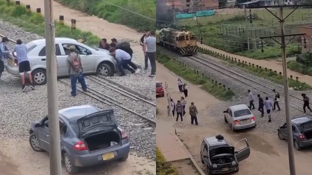 Entre varios, evitaron accidente entre un tren y vehículo particular que quedó atrapado en sus vías en Duitama
