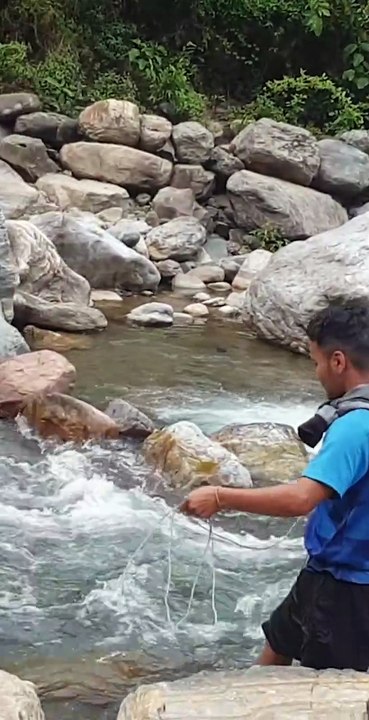 hand fishing in Nepal |