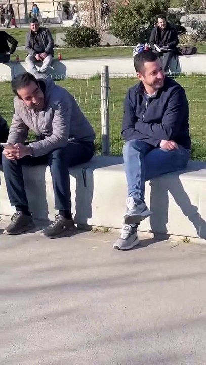 Il a osé me mettre dans  🗑️