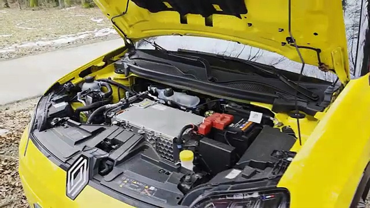 Renault 5 - The Legend is Back And Now Electric