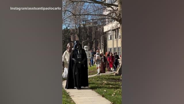 Milano, visita spaziale all'ospedale San Carlo: vestiti da Star Wars per regalare un sorriso ai pazienti